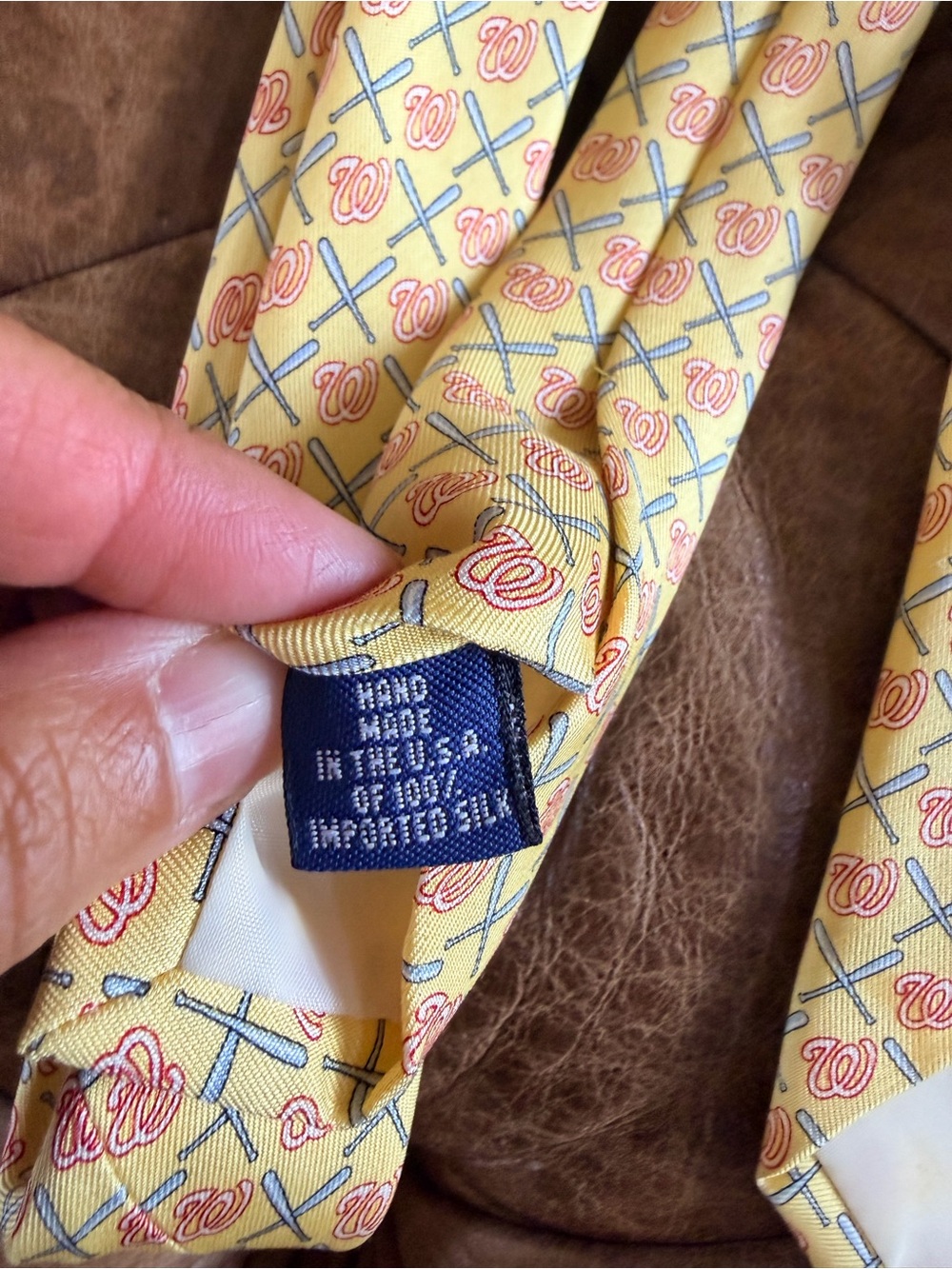 Vineyard Vines Washington Nationals MLB Silk Tie Yellow Baseball Bat Necktie - Picture 4 of 4
